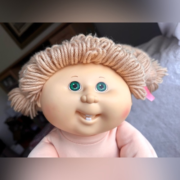 Cabbage patch doll green/sandy hair posable - Picture 5 of 14